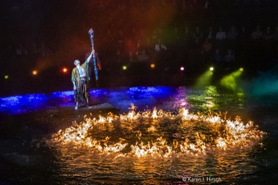 Wizard creates ring of fire on water